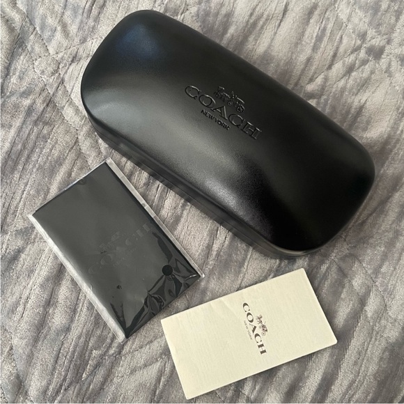 💕 COACH Sunglass Case - Picture 1 of 7